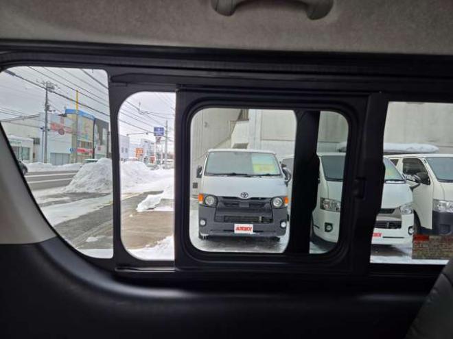 ハイエースバン2.8 スーパーGL ロング ディーゼルターボ 4WD　リアクーラー&ヒーター　プッシュスタート　スマートキー　　ベッドキッド LEDヘッドライト横滑り防止　衝突被害軽減　車線逸脱　トヨタ純正ナビ　フルセグTV　Bluetooth　バックカメラトヨタ純正リアモニター　ETC 2800