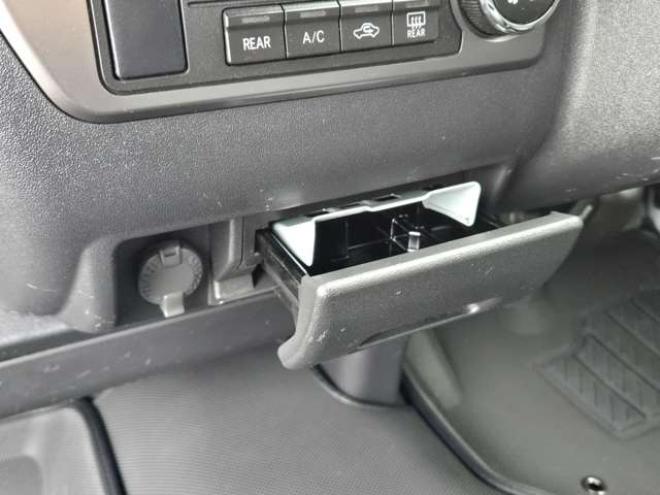 ハイエースバン2.8 スーパーGL ダークプライムII ロングボディ ディーゼルターボ 4WD　ESSEX FスポイラーVer3&サイドライナー&リアライナー　ESSEX　フロアマッド　ENCD17インチAW　ヨコハマPARADA17インチ　ハーフレザーシート　プッシュスタート　リアヒーター 2800