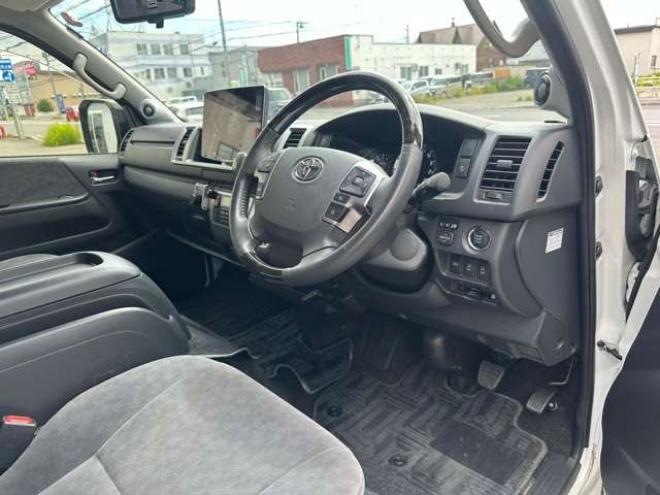 ハイエース2.7 GL ロング ファインテックツアラー 4WD　プッシュスタート　両側パワースライドドア　オートハイビーム ETC2.0 パノラマミックビュー ディスプレイオーディオ Bカメラ　Bluetooth　フルセグTV リアヒーター&クーラーコントローラー ルーフスピーカー 2700