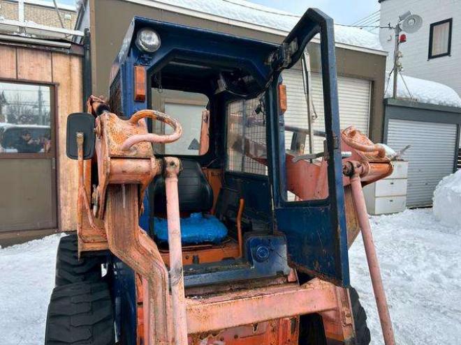 スキッドステアローダトヨタ ジョブサン8　ヒーター付き　ワイパー　冬仕様 2WD 2500
