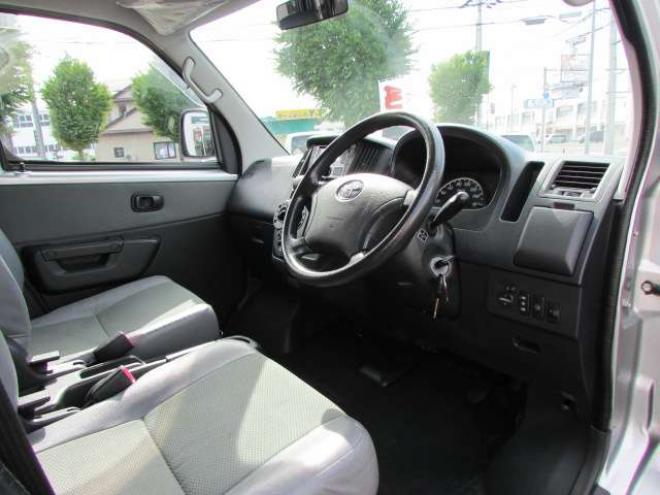 タウンエースバン1.5 GL 4WD　マッドクロス14インチアルミホイール/ジオランダーX-AT/リアヒーター/キーレス/エアコン/ABS/Wエアバッグ/パワーステアリング/パワーウィンドウ 1500