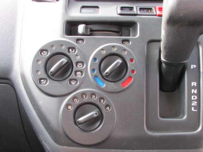 タウンエースバン1.5 GL 4WD　マッドクロス14インチアルミホイール/ジオランダーX-AT/リアヒーター/キーレス/エアコン/ABS/Wエアバッグ/パワーステアリング/パワーウィンドウ 1500