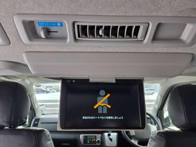 ハイエースバン2.8 スーパーGL ロング ディーゼルターボ 4WD　リアクーラー&ヒーター　プッシュスタート　スマートキー　　ベッドキッド LEDヘッドライト横滑り防止　衝突被害軽減　車線逸脱　トヨタ純正ナビ　フルセグTV　Bluetooth　バックカメラ トヨタ純正リアモニター ETC 2800