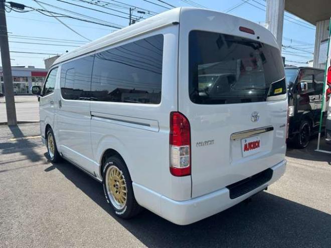 ハイエースバン2.7 スーパーGL ダークプライム ワイド ミドルルーフ ロングボディ 4WD　Pスタート スマートキー 両側スライドドア　LEDヘッドライト Fフォグ ハーフレザーシート 100V ベンチシート　ベッドキット リアクーラー ヒーター ステアリングスイッチ ディスプレイオーディオ　Bluetooth 2700