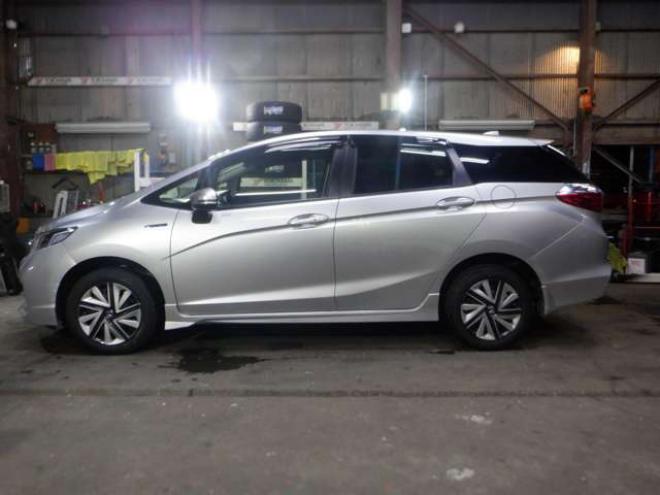 シャトル1.5 ハイブリッド 4WD　本州仕入・ナビ・TV・B/T・Bカメラ・LEDヘッドライト・スマートキー・プッシュスタート・CTBA・ビルトインETC・ワイパーデアイサー・ 1500