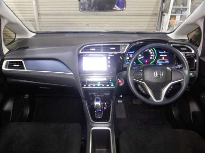 シャトル1.5 ハイブリッド 4WD　本州仕入・ナビ・TV・B/T・Bカメラ・LEDヘッドライト・スマートキー・プッシュスタート・CTBA・ビルトインETC・ワイパーデアイサー・ 1500