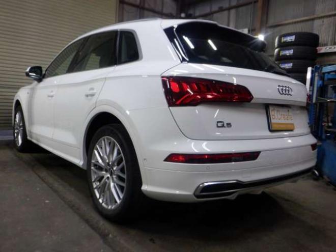 アウディQ5 2.0 TFSI クワトロ スポーツ ラグジュアリーパッケージ 4WD　本州仕入・Sライン・エクステリアパッケージ・ナビ・TV・B/T・全方位カメラ・革シート・電動シート・電動リアゲート・シートヒーター・LEDヘッドライト・バーチャルコックピット・ETC・ACC・ルーフレール 2000