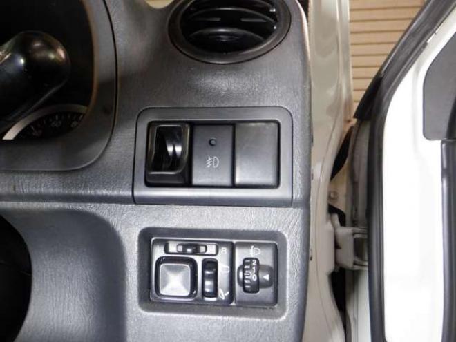 ジムニーランドベンチャー 4WD　本州仕入　5速MT　4WD　SDナビ　フルセグTV　シートヒーター　ルーフレール　ライトレベライザー　フォグランプ　ドアバイザー　キーレスキー 660