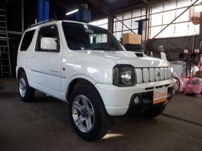 ジムニーランドベンチャー 4WD　本州仕入　5速MT　4WD　SDナビ　フルセグTV　シートヒーター　ルーフレール　ライトレベライザー　フォグランプ　ドアバイザー　キーレスキー 660
