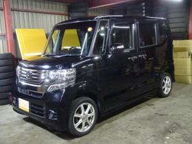 N-BOX　カスタムG ターボパッケージ 4WD　ナビ・TV・Bカメラ・ETC・両側電動・クルコン・ターボ・HID・ETC・スマートキー・プッシュスタート・オートライト・オートエアコン・パドルシフト・ベンチレーション・フォグランプ・ 660