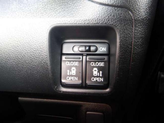 N-BOXカスタムG ターボパッケージ 4WD　ナビ・TV・Bカメラ・ETC・両側電動・クルコン・ターボ・HID・ETC・スマートキー・プッシュスタート・オートライト・オートエアコン・パドルシフト・ベンチレーション・フォグランプ・ 660