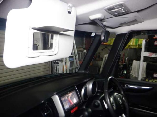 N-BOXカスタムG ターボパッケージ 4WD　ナビ・TV・Bカメラ・ETC・両側電動・クルコン・ターボ・HID・ETC・スマートキー・プッシュスタート・オートライト・オートエアコン・パドルシフト・ベンチレーション・フォグランプ・ 660