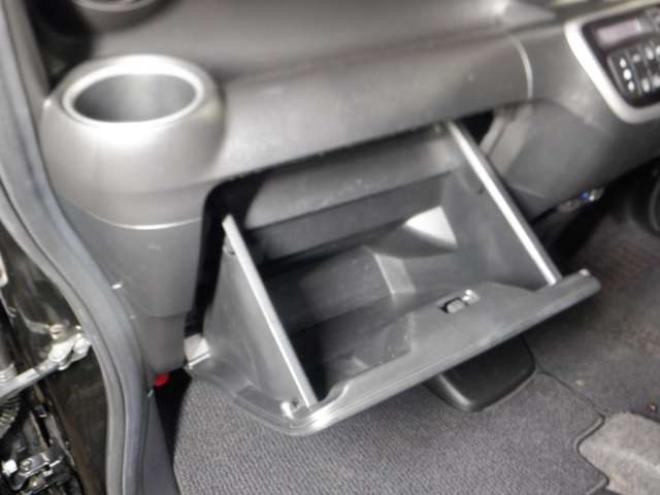 N-BOXカスタムG ターボパッケージ 4WD　ナビ・TV・Bカメラ・ETC・両側電動・クルコン・ターボ・HID・ETC・スマートキー・プッシュスタート・オートライト・オートエアコン・パドルシフト・ベンチレーション・フォグランプ・ 660
