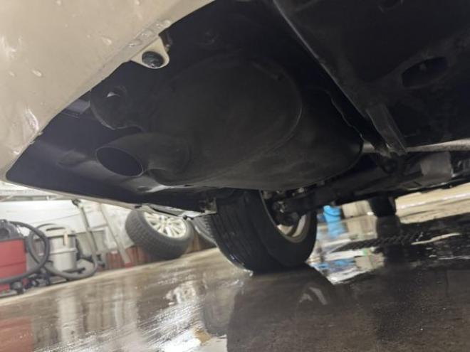 クラウンハイブリッドロイヤルサルーン　Ｆｏｕｒ　寒冷地仕様　禁煙車　フロントガラス熱線　両席シートヒーター　ステアリングヒーター　ミラーヒーター　クルーズコントロール　社外１７インチスパッタリングＡＷ　純正１６ＡＷ＋スタッドレスタイヤ付　ＥＴＣ 4WD 2500 4Dr
