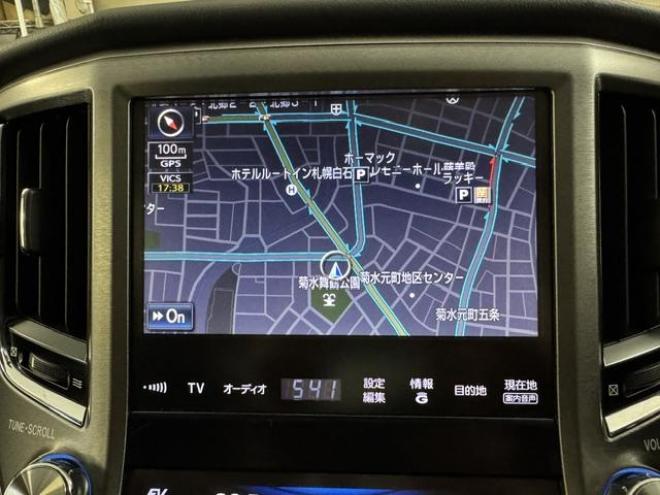 クラウンハイブリッドロイヤルサルーン　Ｆｏｕｒ　寒冷地仕様　禁煙車　フロントガラス熱線　両席シートヒーター　ステアリングヒーター　ミラーヒーター　クルーズコントロール　社外１７インチスパッタリングＡＷ　純正１６ＡＷ＋スタッドレスタイヤ付　ＥＴＣ 4WD 2500 4Dr