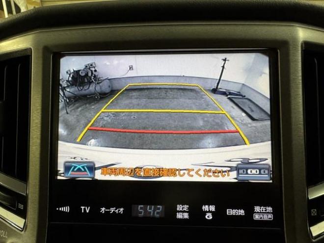 クラウンハイブリッドロイヤルサルーン　Ｆｏｕｒ　寒冷地仕様　禁煙車　フロントガラス熱線　両席シートヒーター　ステアリングヒーター　ミラーヒーター　クルーズコントロール　社外１７インチスパッタリングＡＷ　純正１６ＡＷ＋スタッドレスタイヤ付　ＥＴＣ 4WD 2500 4Dr