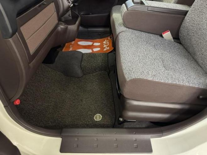 パッソ１．０Ｘ　クツロギ　禁煙車　寒冷地仕様　ベンチシート　スマートキー　ＫＥＮＷＯＯＤドライブレコーダー　社外１４インチＡＷ　社外１３ＡＷ＋スタッドレスタイヤ付　フロントガラス熱線　純正ドアバイザー　タイミングチェーン車 4WD 1000 5Dr