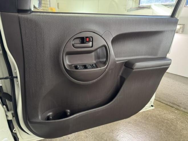 パッソ１．０Ｘ　クツロギ　禁煙車　寒冷地仕様　ベンチシート　スマートキー　ＫＥＮＷＯＯＤドライブレコーダー　社外１４インチＡＷ　社外１３ＡＷ＋スタッドレスタイヤ付　フロントガラス熱線　純正ドアバイザー　タイミングチェーン車 4WD 1000 5Dr