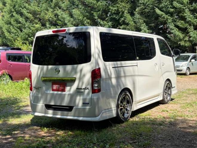 キャラバンNV350 2.5 プレミアムGX アーバンクロム ロングボディ ディーゼルターボ 4WD　ワンオーナー車オーテックエアロ　ローダウン社外ナビBカメラ地デジ　ブラインドモニター　エンジンスターター　社外17インチ 2500
