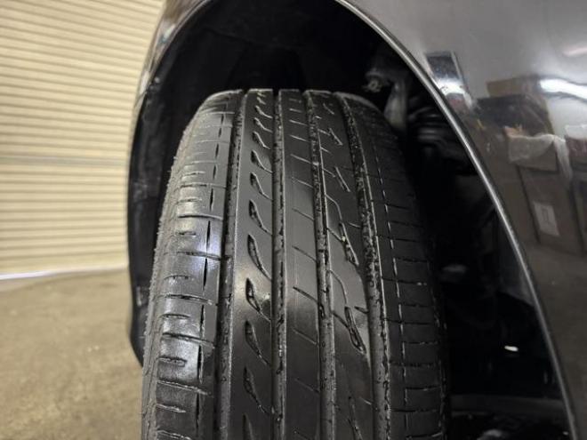 クラウンロイヤルサルーン　ｉ－Ｆｏｕｒ　本州仕入　禁煙車　純正１７インチＡＷ　社外１６ＡＷ＋スタッドレスタイヤ付　純正ＨＤＤナビ　フルセグ地デジ　ＤＶＤ再生　Ｂｌｕｅｔｏｏｔｈオーディオ　バック＆サイドカメラ　エンジンスターター　ＥＴＣ 4WD 3000 4Dr