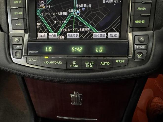 クラウンロイヤルサルーン　ｉ－Ｆｏｕｒ　本州仕入　禁煙車　純正１７インチＡＷ　社外１６ＡＷ＋スタッドレスタイヤ付　純正ＨＤＤナビ　フルセグ地デジ　ＤＶＤ再生　Ｂｌｕｅｔｏｏｔｈオーディオ　バック＆サイドカメラ　エンジンスターター　ＥＴＣ 4WD 3000 4Dr