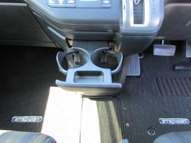 ステップワゴン2.0 スパーダ Z 4WD　純正オプション9インチナビ/フルセグTV/バックカメラ/両側パワースライドドア/アイドリングストップ/クルーズコントロール/純正フリップダウンモニター/パドルシフト/ETC/ドライブレコーダー 2000