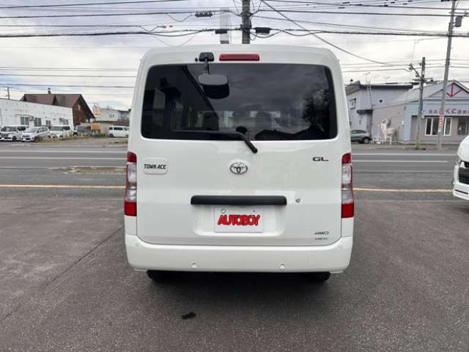 タウンエースバン1.5 GL 4WD　登録済未使用車 LEDヘッドライト アイドリングストップ リアクーラー　コーナーセンサー 横滑り防止 スマートアシスト ヘッドライトリベライザー リアフォグ　オートヘッドライト ディスプレイオーディオ 4WD 登録済未使用車 1500