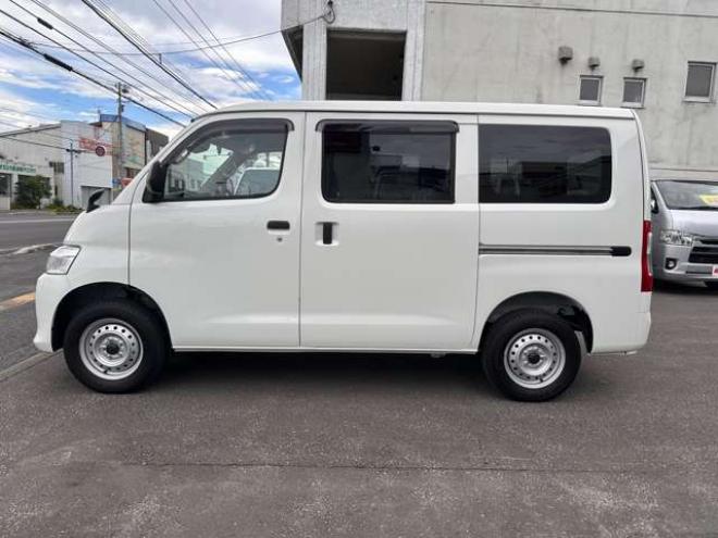 タウンエースバン1.5 GL 4WD　登録済未使用車 LEDヘッドライト アイドリングストップ リアクーラー　コーナーセンサー 横滑り防止 スマートアシスト ヘッドライトリベライザー リアフォグ　オートヘッドライト ディスプレイオーディオ 4WD 登録済未使用車 1500