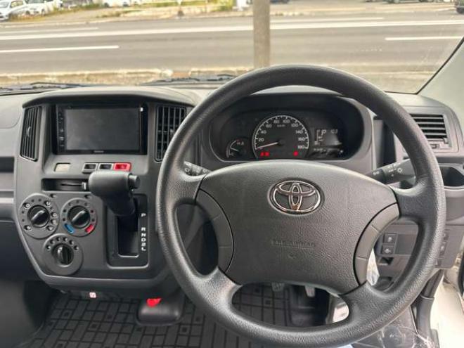 タウンエースバン1.5 GL 4WD　登録済未使用車 LEDヘッドライト アイドリングストップ リアクーラー　コーナーセンサー 横滑り防止 スマートアシスト ヘッドライトリベライザー リアフォグ　オートヘッドライト ディスプレイオーディオ 4WD 登録済未使用車 1500