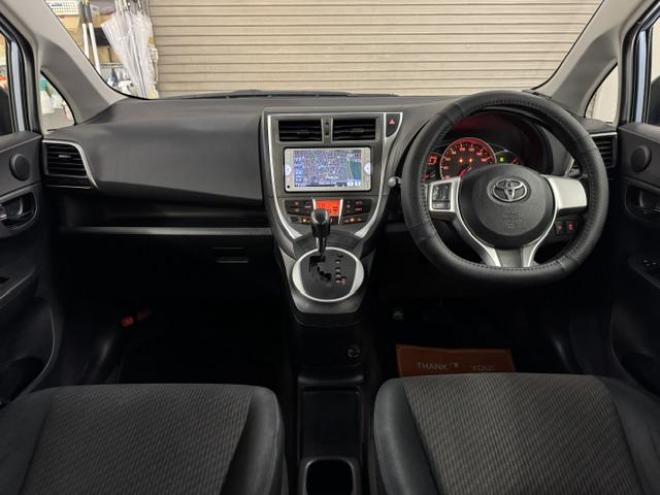 ラクティスＧ　禁煙車　寒冷地仕様　純正ナビ　地デジ　Ｂｌｕｅｔｏｏｔｈオーディオ　バックカメラ　ドライブレコーダー　ＰＵＳＨスタート　スマートキー　フロントガラス熱線　純正ドアバイザー　タイミングチェーン車 4WD 1500 5Dr