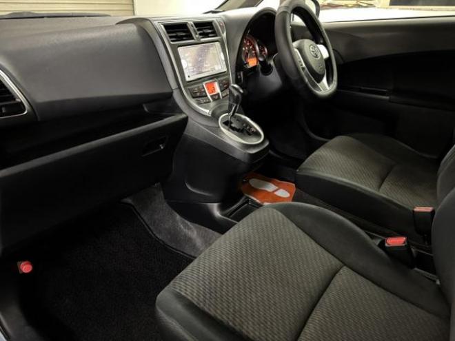 ラクティスＧ　禁煙車　寒冷地仕様　純正ナビ　地デジ　Ｂｌｕｅｔｏｏｔｈオーディオ　バックカメラ　ドライブレコーダー　ＰＵＳＨスタート　スマートキー　フロントガラス熱線　純正ドアバイザー　タイミングチェーン車 4WD 1500 5Dr