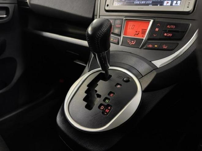 ラクティスＧ　禁煙車　寒冷地仕様　純正ナビ　地デジ　Ｂｌｕｅｔｏｏｔｈオーディオ　バックカメラ　ドライブレコーダー　ＰＵＳＨスタート　スマートキー　フロントガラス熱線　純正ドアバイザー　タイミングチェーン車 4WD 1500 5Dr