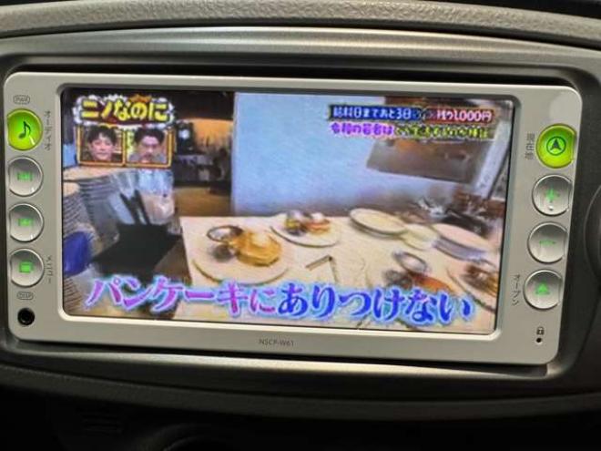 ヴィッツ1.3 F 4WD　ナビ　TV　夏冬タイヤ 1300