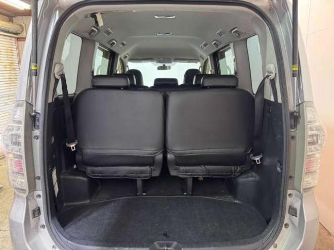ヴォクシー2.0 Z 4WD　ナビ　TV　Bカメラ　Bluetooth　Pスライド 2000