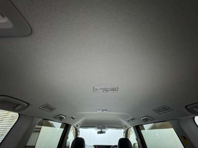 ヴォクシー2.0 Z 4WD　ナビ　TV　Bカメラ　Bluetooth　Pスライド 2000