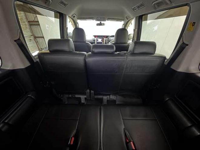 ヴォクシー2.0 Z 4WD　ナビ　TV　Bカメラ　Bluetooth　Pスライド 2000