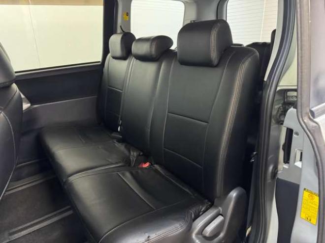 ヴォクシー2.0 Z 4WD　ナビ　TV　Bカメラ　Bluetooth　Pスライド 2000