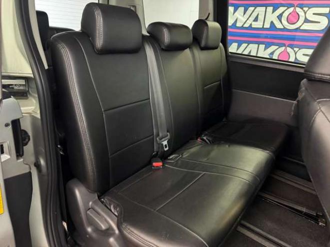 ヴォクシー2.0 Z 4WD　ナビ　TV　Bカメラ　Bluetooth　Pスライド 2000