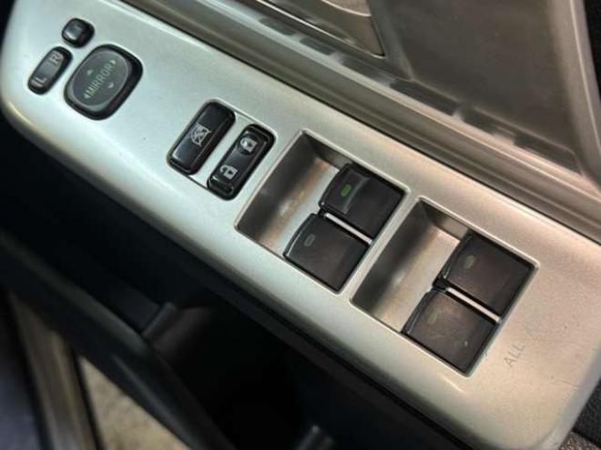 ヴォクシー2.0 Z 4WD　ナビ　TV　Bカメラ　Bluetooth　Pスライド 2000