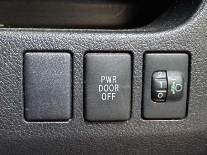 ヴォクシー2.0 Z 4WD　ナビ　TV　Bカメラ　Bluetooth　Pスライド 2000