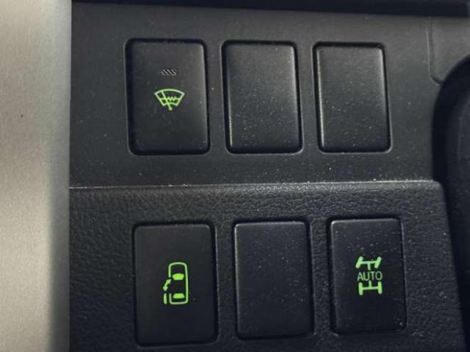 ヴォクシー2.0 Z 4WD　ナビ　TV　Bカメラ　Bluetooth　Pスライド 2000