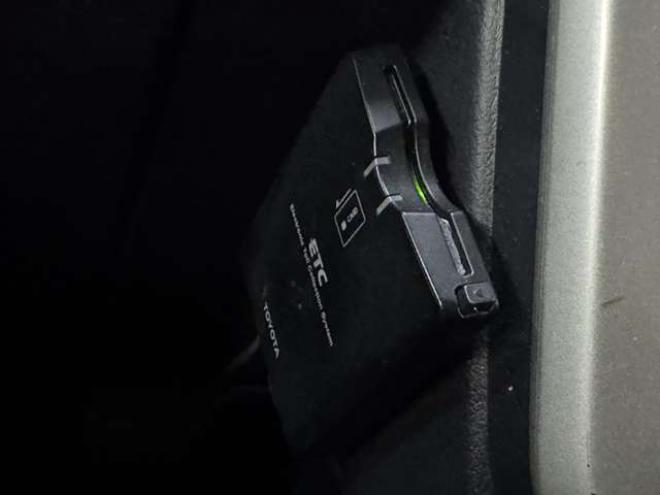 ヴォクシー2.0 Z 4WD　ナビ　TV　Bカメラ　Bluetooth　Pスライド 2000