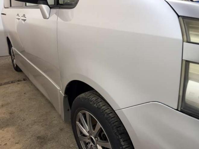 ヴォクシー2.0 Z 4WD　ナビ　TV　Bカメラ　Bluetooth　Pスライド 2000