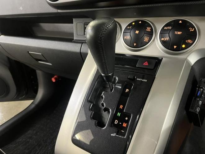カローラルミオン１．８Ｓ　エアロツアラー　禁煙車　寒冷地仕様　純正エアロ　純正ナビ　地デジ　ＤＶＤ再生　Ｂｌｕｅｔｏｏｔｈオーディオ　ＰＵＳＨスタート　スマートキー　フロントガラス熱線　純正ドアバイザー　タイミングチェーン車　ＥＴＣ 4WD 1800 5Dr