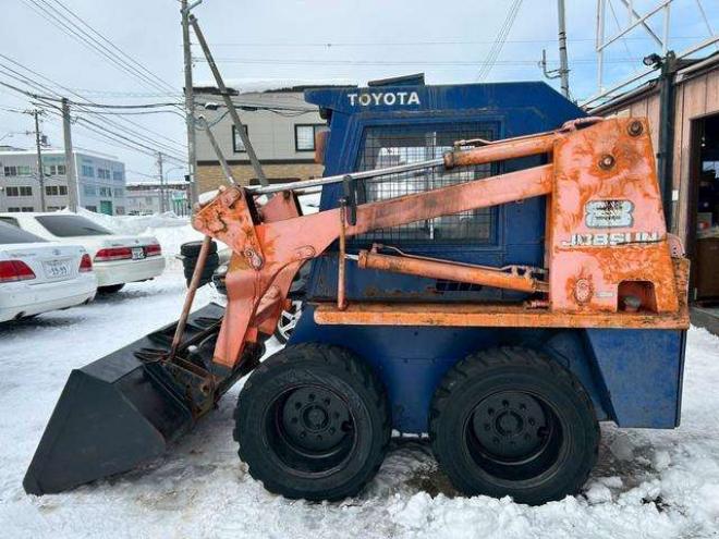 スキッドステアローダトヨタ　ジョブサン8　ヒーター付き　ワイパー　冬仕様 4WD 2500