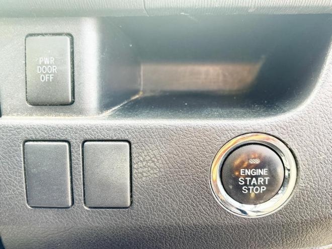 ヴォクシー2.0ZS 4WD　ローンが不安な方＜優遇ローン＞1年保証　寒冷地用　片側Pスライドドア 