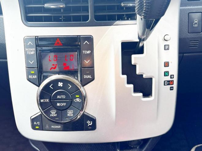 ヴォクシー2.0ZS 4WD　ローンが不安な方＜優遇ローン＞1年保証　寒冷地用　片側Pスライドドア 