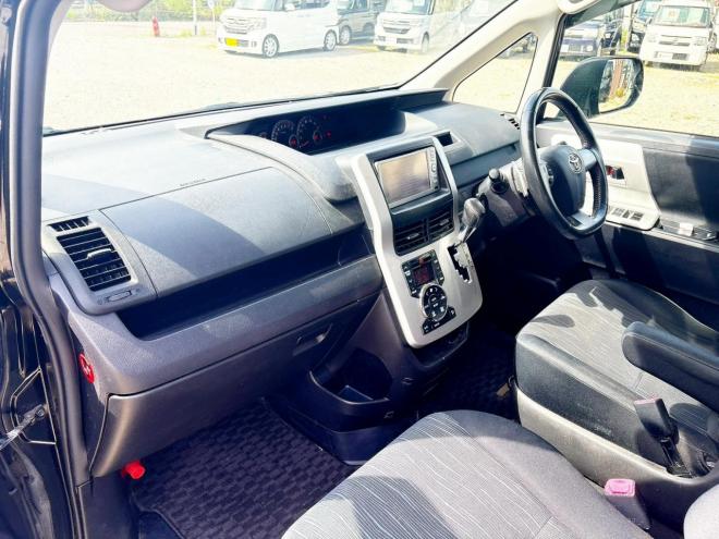 ヴォクシー2.0ZS 4WD　ローンが不安な方＜優遇ローン＞1年保証　寒冷地用　片側Pスライドドア 
