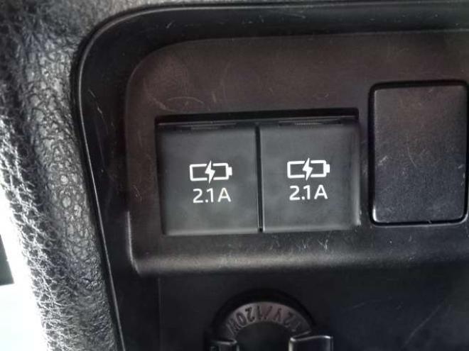 エスクァイア2.0 Gi 4WD　本州車　保証1年/走行距離無制限　後期 4WD　セーフティセンス　両側パワースライドドア　バックカメラ　本革シート　前席シートヒーター　アイドリングストップ　ビルトインETC　LEDヘッドライト　冬タイヤ付 2000