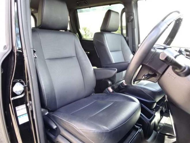エスクァイア2.0 Gi 4WD　本州車　保証1年/走行距離無制限　後期 4WD　セーフティセンス　両側パワースライドドア　バックカメラ　本革シート　前席シートヒーター　アイドリングストップ　ビルトインETC　LEDヘッドライト　冬タイヤ付 2000